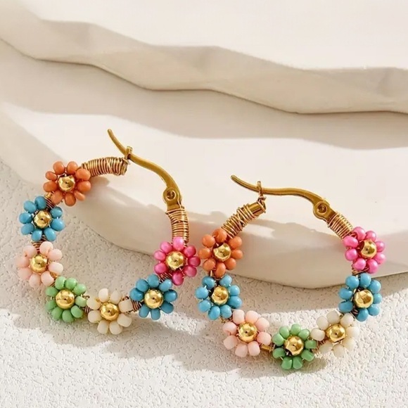 New Delicate Floral Hoop Earrings in Gold with Pastel Flowers OS - Picture 4 of 5